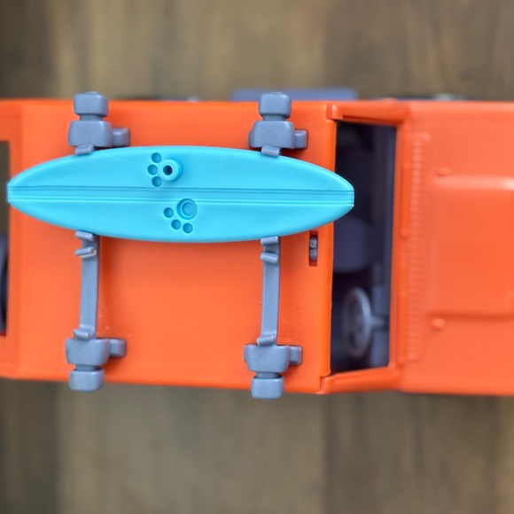 BLUEY HEELER 4WD FAMILY VEHICLE Orange Jeep Toy Car Van Blue Surfboard OPENS! - Picture 10 of 14